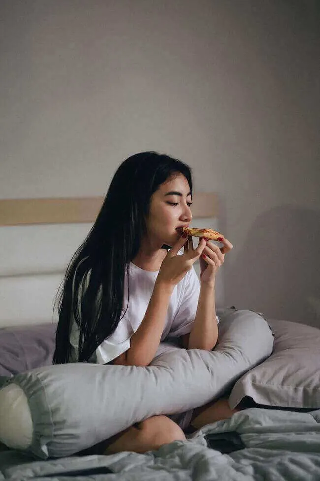 6 Clever Ways to Stop Eating So Late at Night - Everything Abode