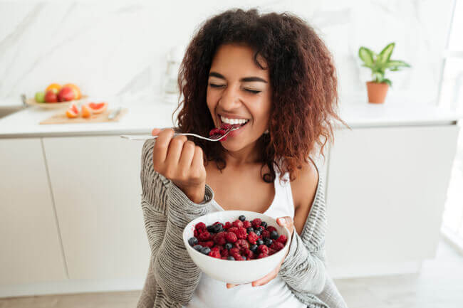 Ways to Save Money on Groceries, never go grocery shopping hungry - Everything Abode