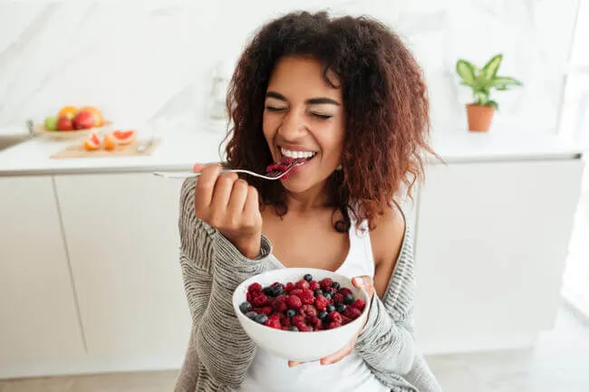 Ways to Save Money on Groceries, never go grocery shopping hungry - Everything Abode