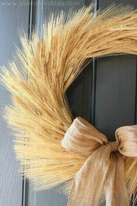 15 Stylish and Cheap DIY Fall Wreaths! Everything Abode