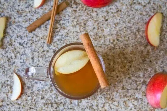 Homemade Hot Apple Cider via @everythingabode