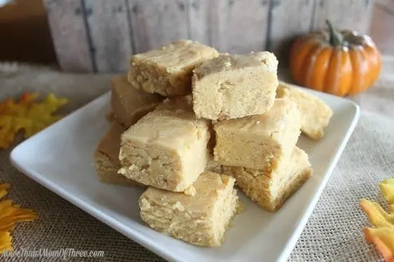 Pumpkin Pie Fudge via @everythingabode