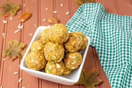 Pumpkin Spice Energy Balls via @everythingabode