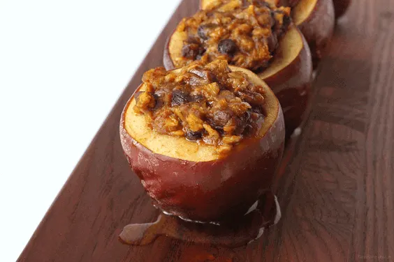 Slow Cooker Pumpkin Stuffed Apples via @everythingabode