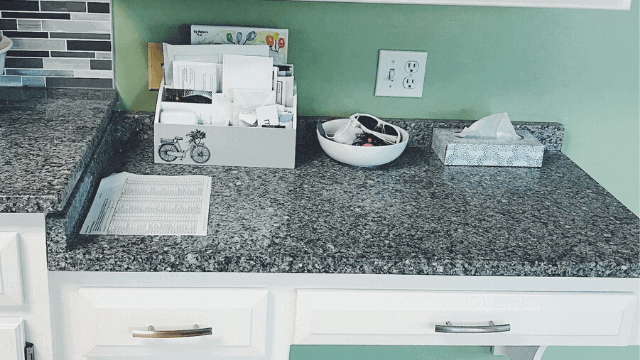 healthyhappyimpactful.com-how-reduce-paper-clutter - Everything Abode