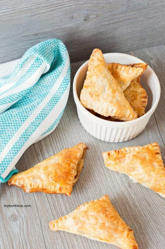 mini-apple-turnovers-with-puff-pastry via @everythingabode (2)