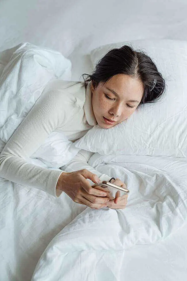 Scrolling social media first thing. morning habits to avoid - Everything Abode