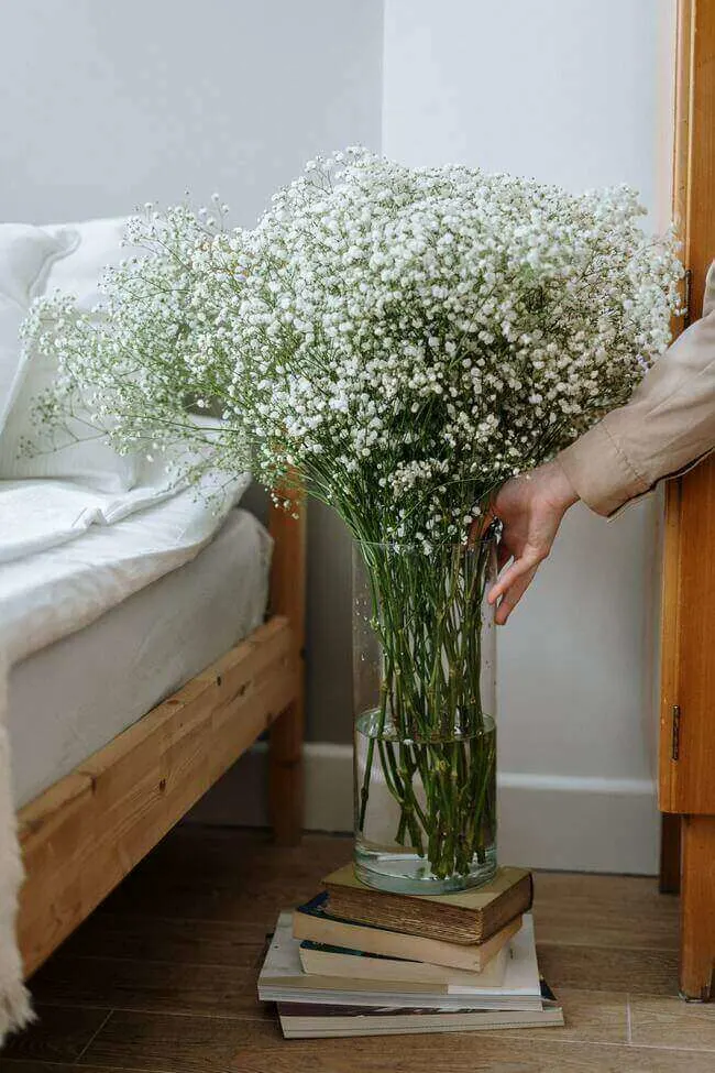25 Items You Must Declutter to Live a Minimal Lifestyle - extra vases to declutter - Everything Abode