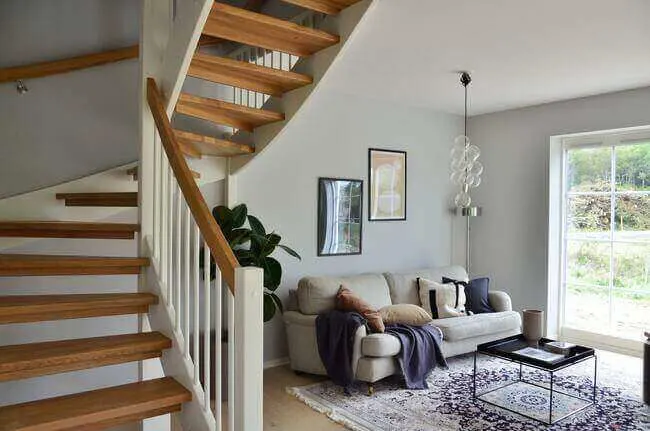 Extra living room items that make your living room look messy. items to declutter - minimalist lifestyle -- Everything Abode