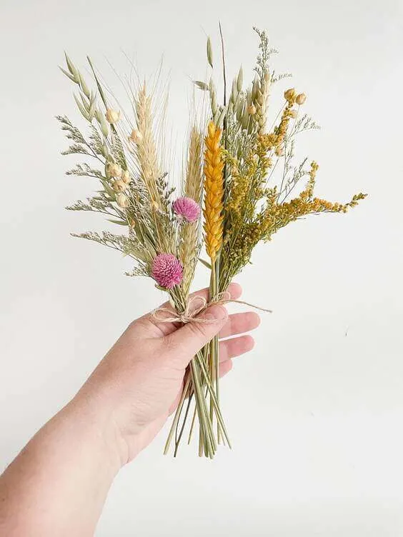 dried flowers and herbs can make your home smell better