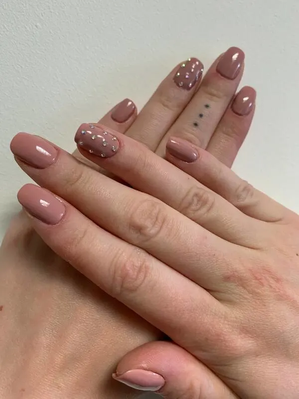 Nude coffin short square nails