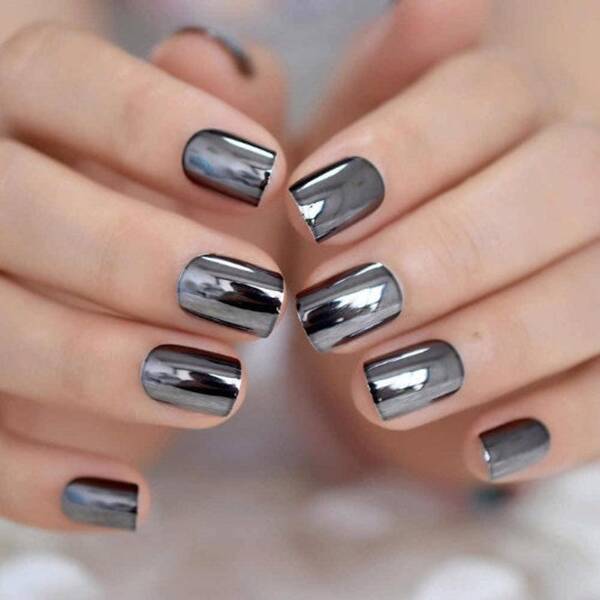 Gray mirror chrome short nails