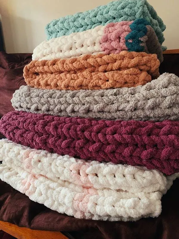 Handmade Custom Chunky Knit Blankets gifts.
