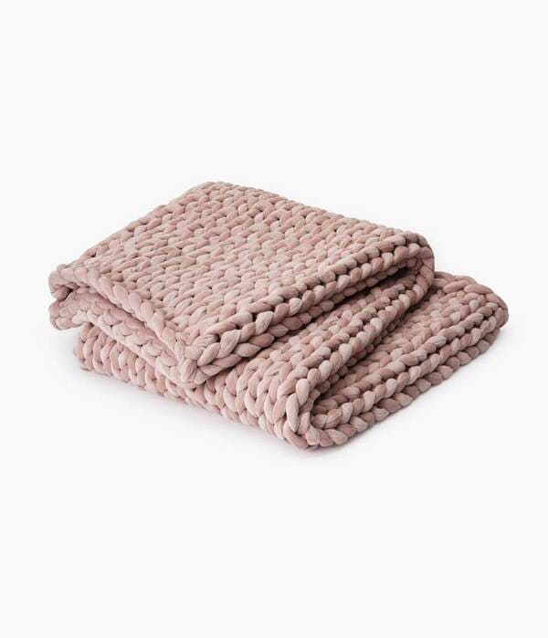 chic and comfy knitted chunky blanket