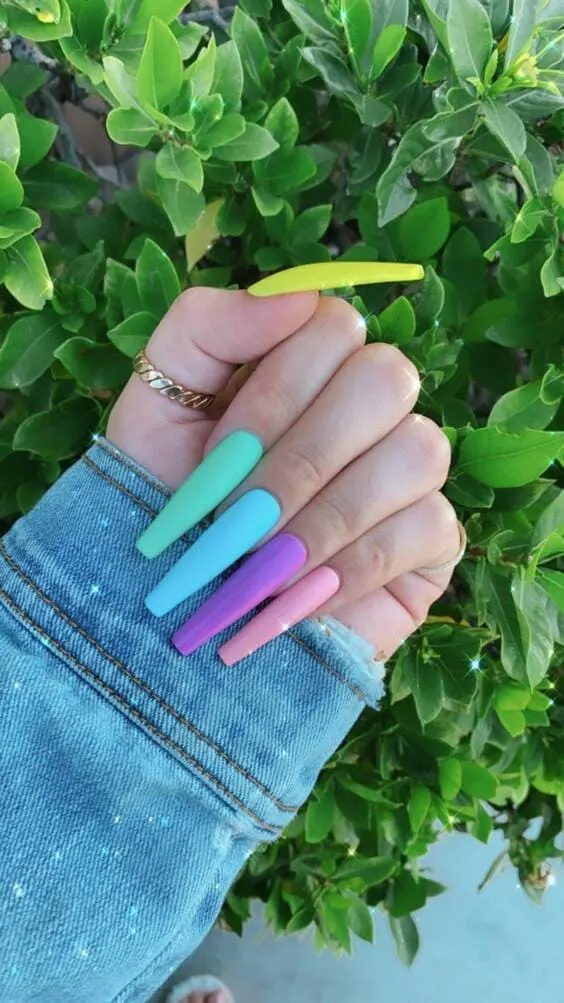 Multicolor spring press on nail set