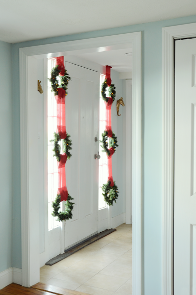 Easy Christmas Window Wreath Stack