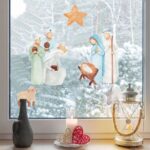 40+ Festive Christmas Window Decorations That Adorn a Home Nicely ...