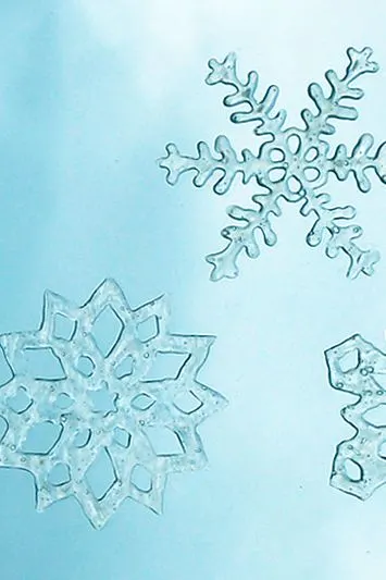 snowflake window clings made with hot glue