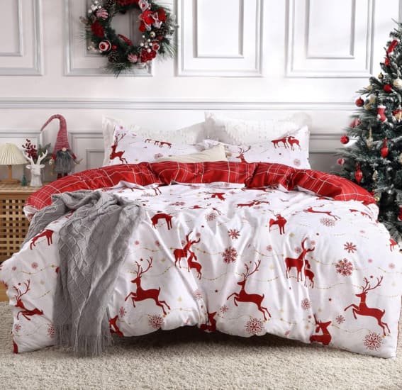 Queen-size Christmas duvet cover with a reversible reindeer design.