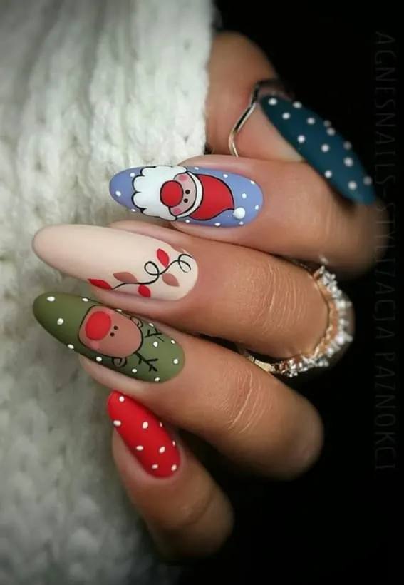 Short nails with adorable Santa and reindeer illustrations