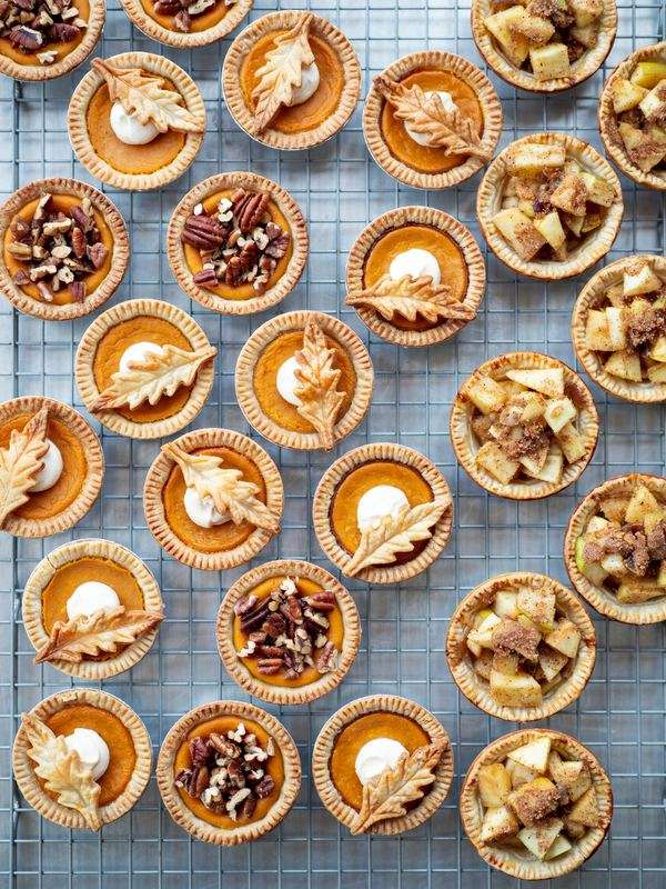 Mini pumpkin and apple pies for Friendsgiving dessert